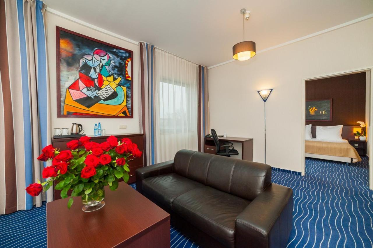 Express Krakow Hotel Buitenkant foto