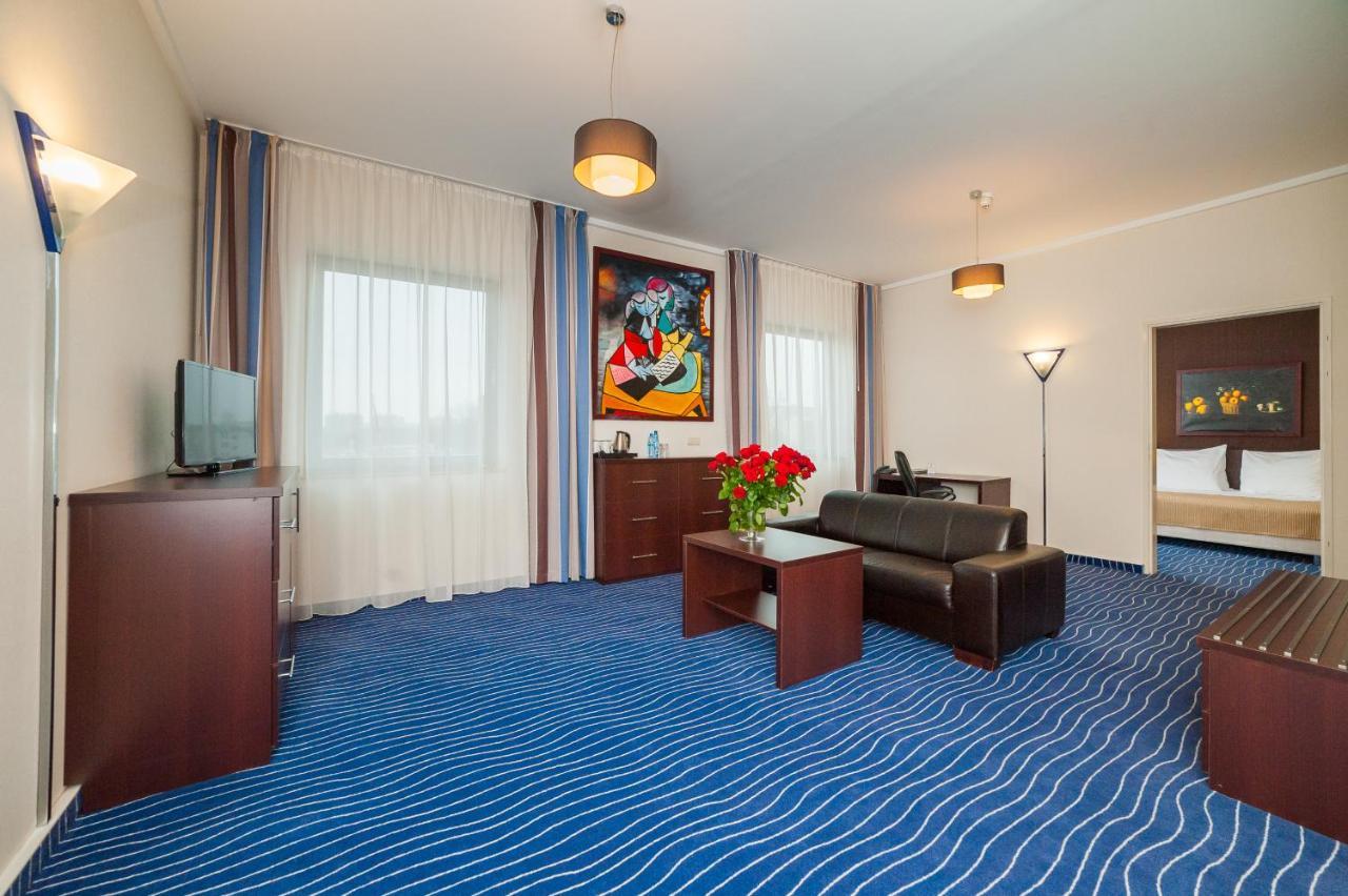 Express Krakow Hotel Buitenkant foto