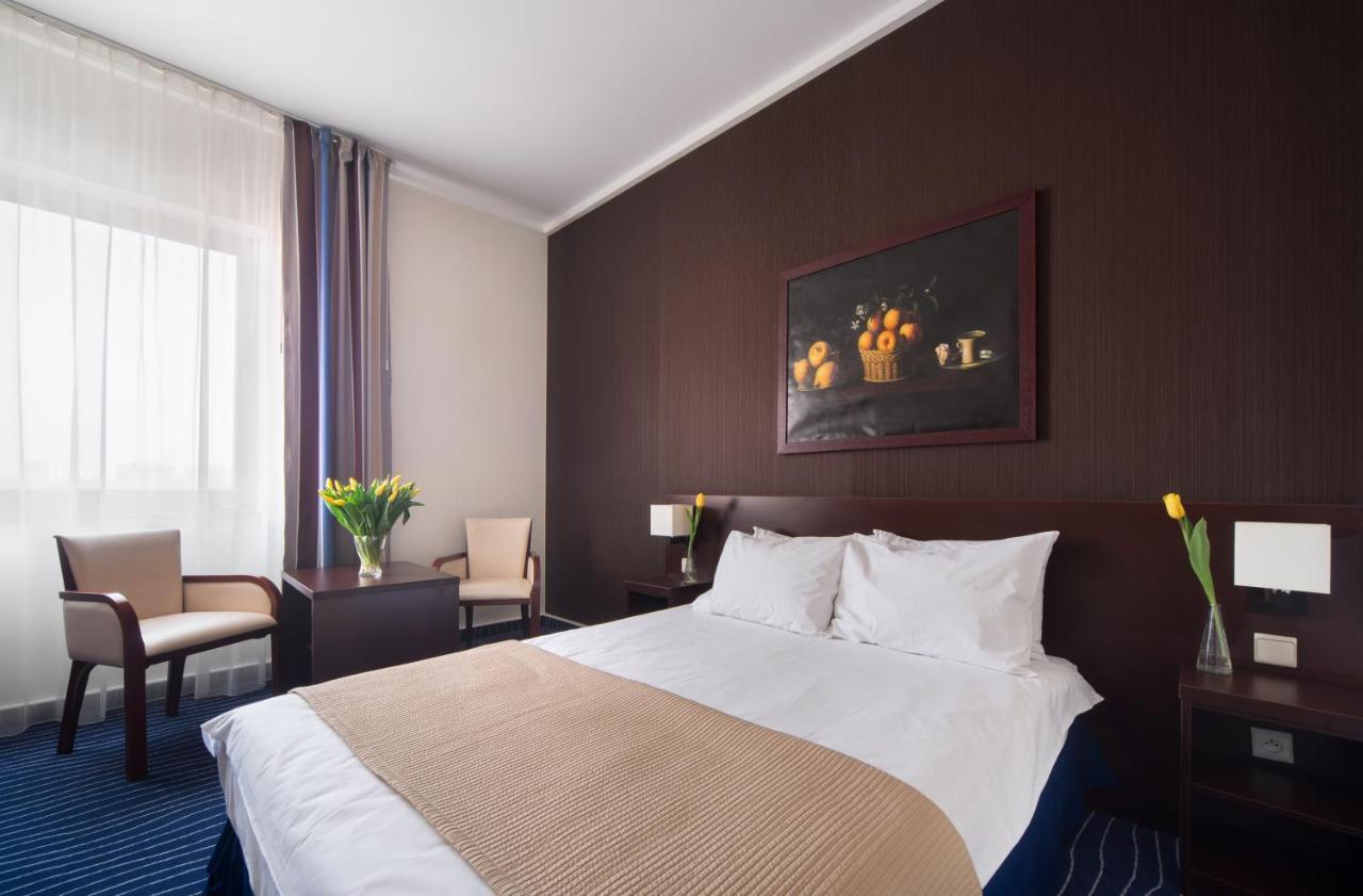 Express Krakow Hotel Buitenkant foto
